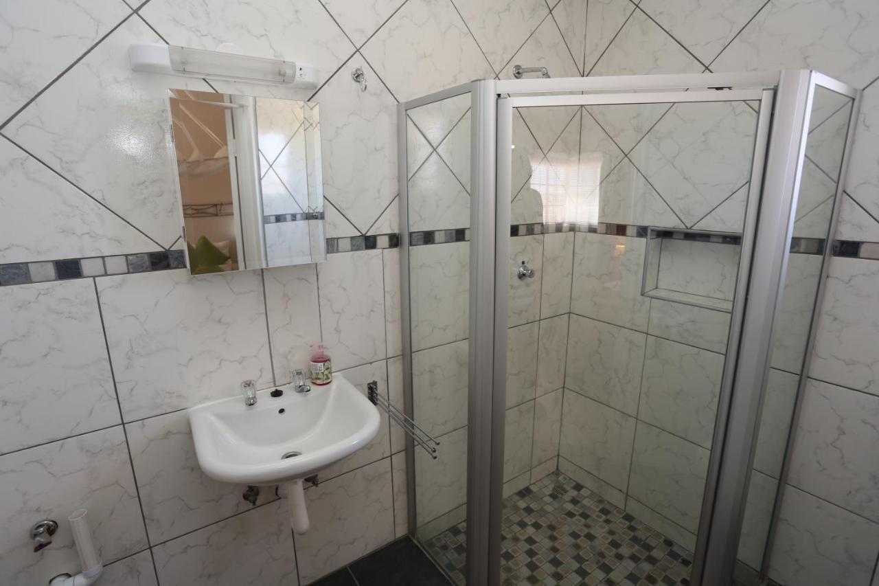Orange House Self Catering Apartment Аус Екстериор снимка